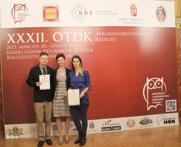 OTDK fal előtt készült képek